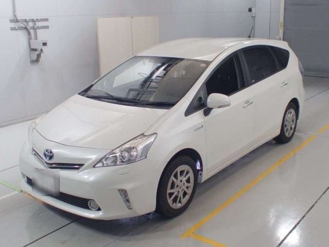 36431 Toyota Prius alpha ZVW40W 2014 г. (CAA Chubu)